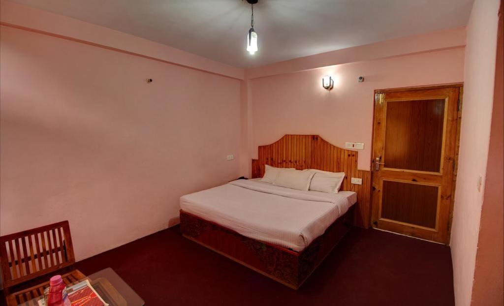 Hotel Kingston Manāli Kültér fotó